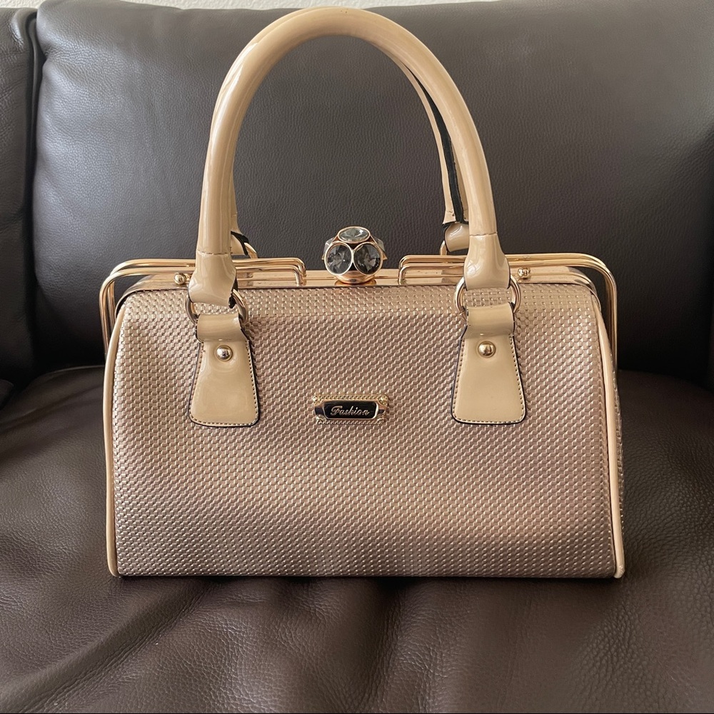 Gorgeous beige/gold purse